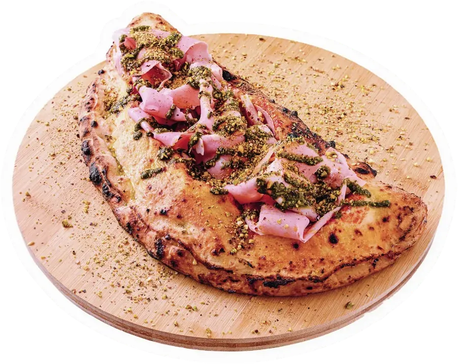 Calzone con Mortadella, Pesto e Pistacchio